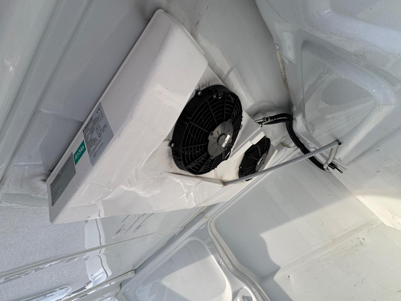 Opel Vivaro passo lungo trasporto farmaci HACCP