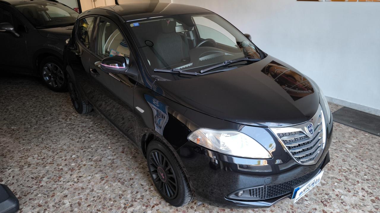 Lancia Ypsilon 1.2 69 CV 5 porte Gold Paris