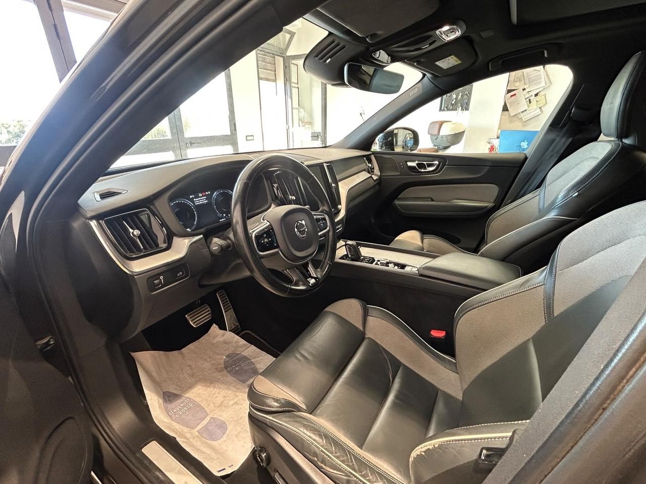 Volvo XC 60 XC60 D5 AWD Geartronic R-design