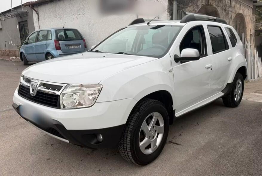 Dacia Duster 1.6 110CV con gancio traino