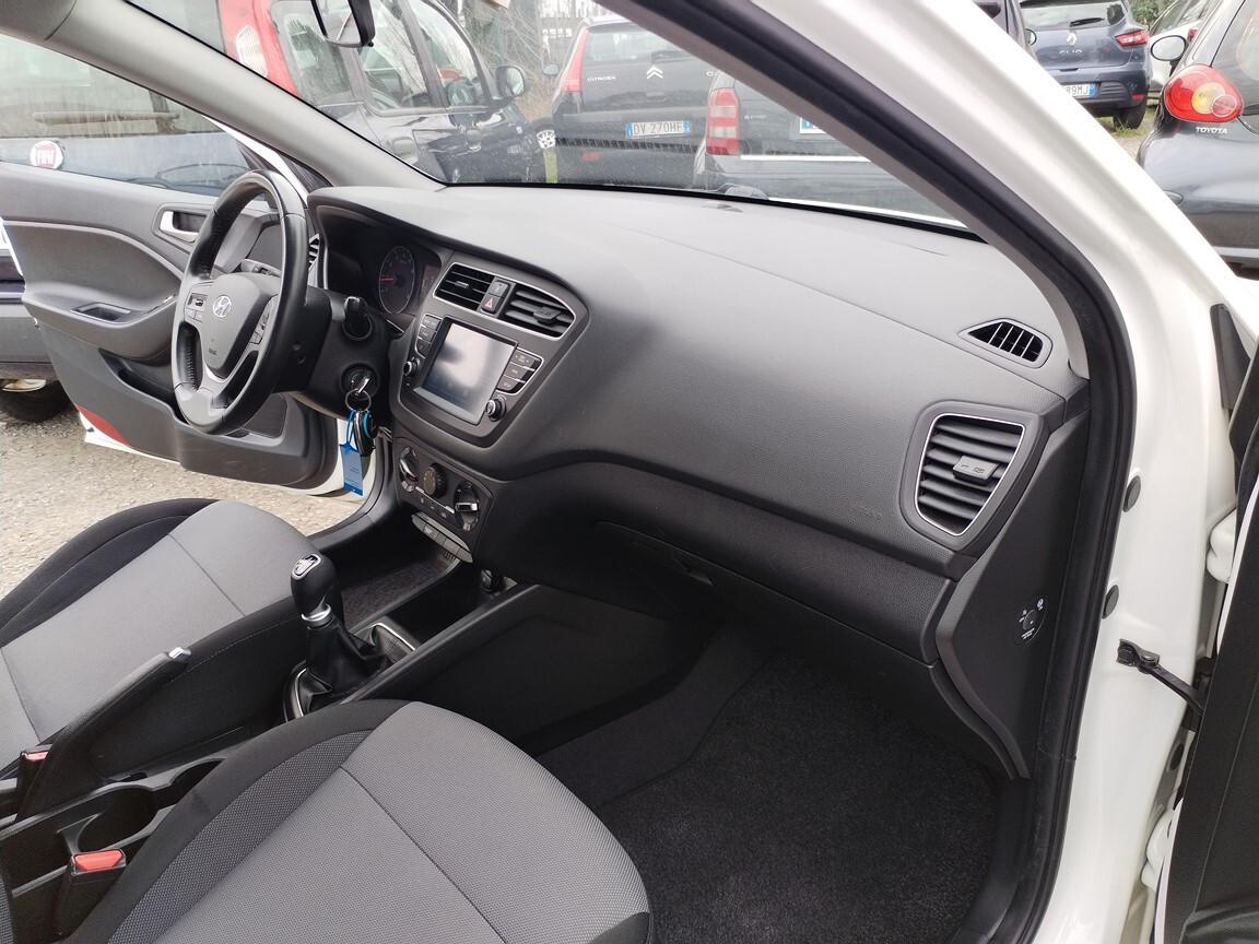 Hyundai i20 1.2 5 porte Connectline 81000km 6/2019 tagliandata