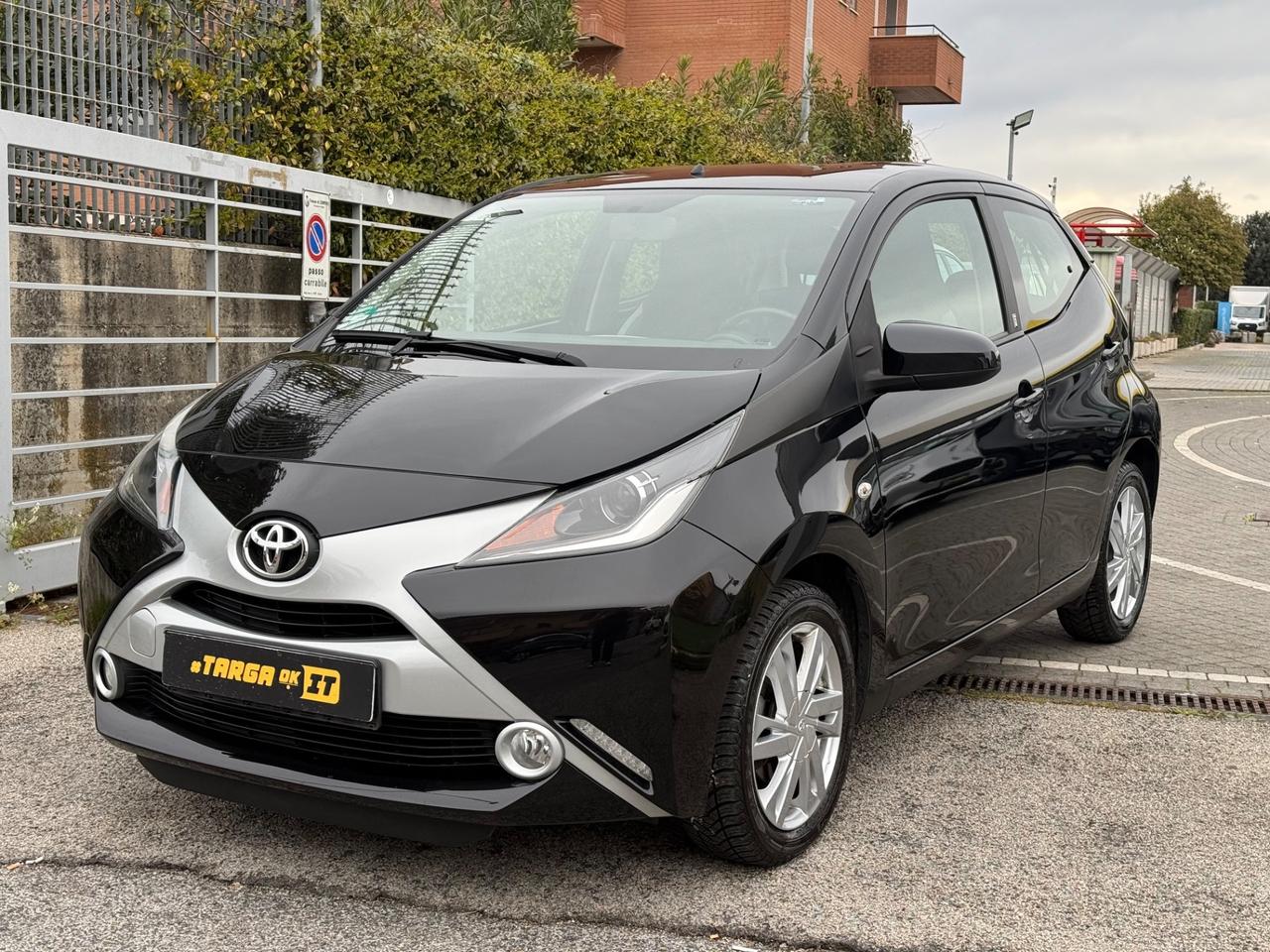 Toyota Aygo Connect 1.0 5 porte x-play + GARANTITA