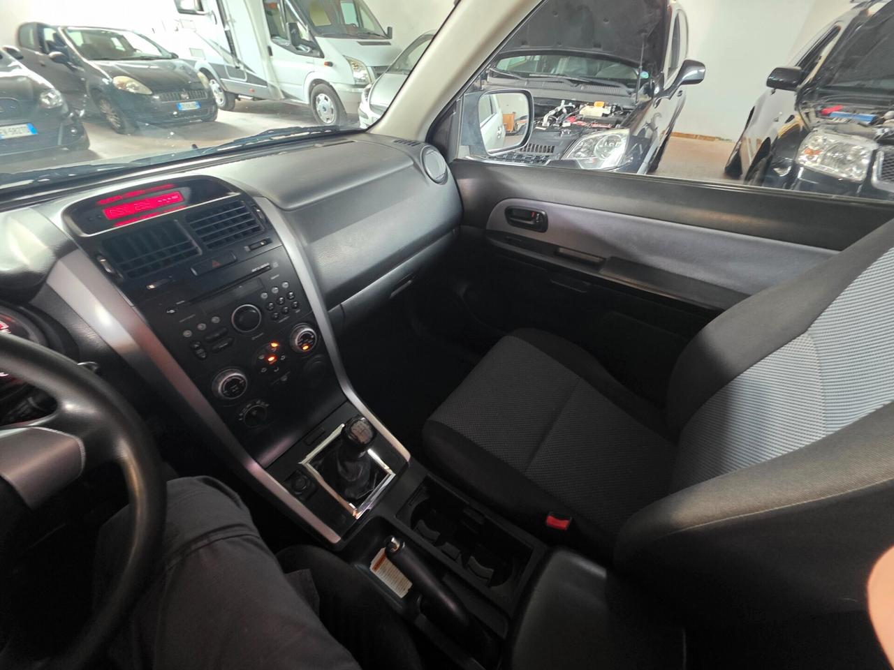Suzuki Grand Vitara 1.9D 3 porte gancio traino