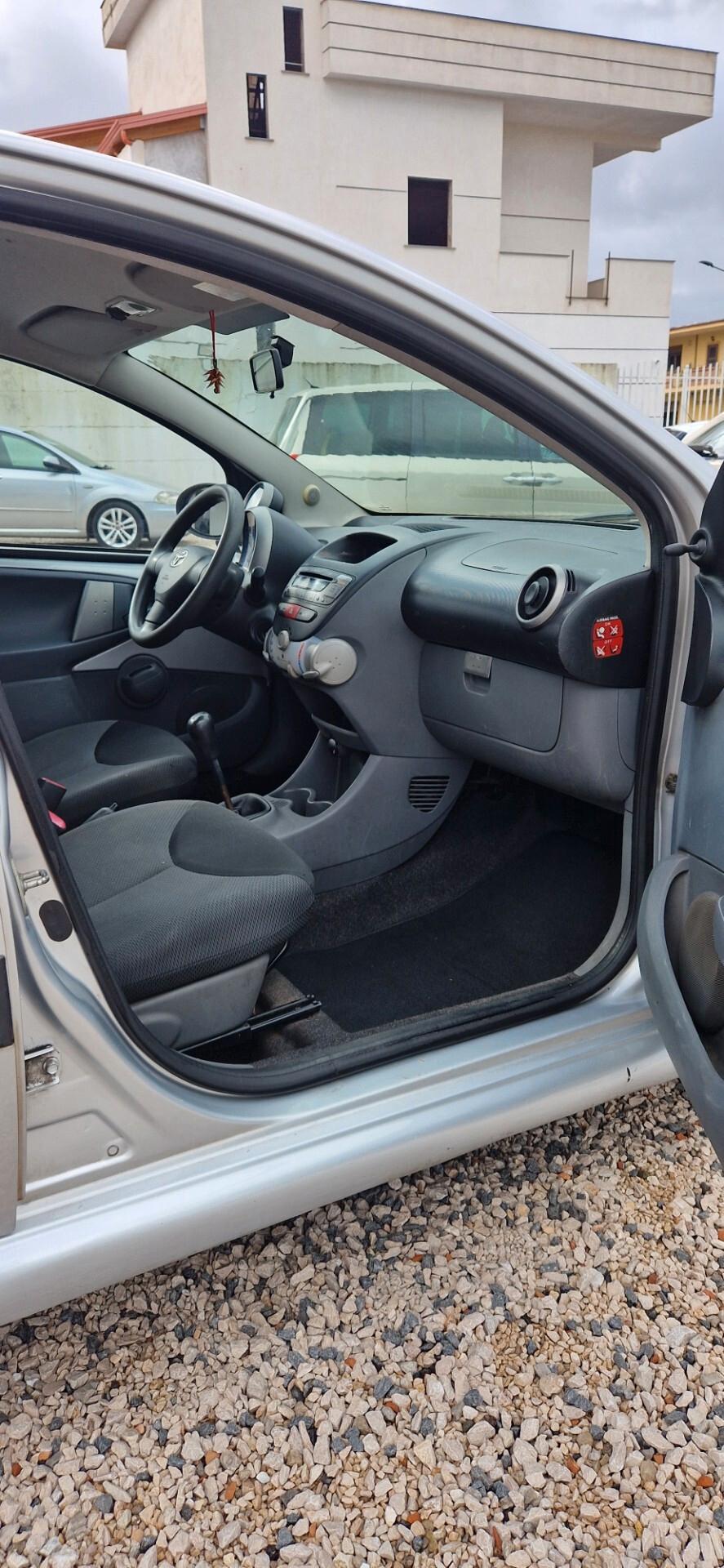 Toyota Aygo 1.4 turbodiesel 5 porte Sol 2009