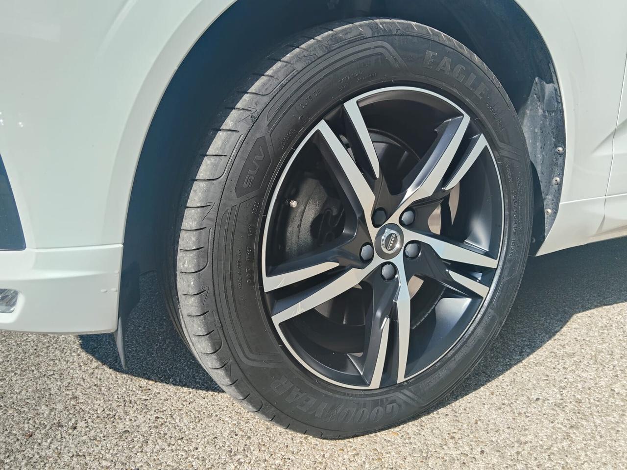 Volvo XC 60 XC60 B4 (d) AWD Geartronic R-design