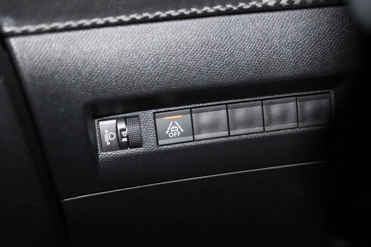 Peugeot 2008 1.2 puretech Active s&s 100cv Con NAVIGATORE