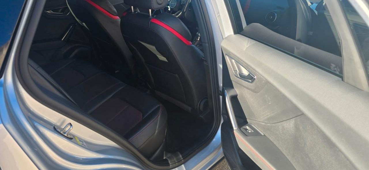 Audi Q2 SQ2 TFSI quattro S tronic sport attitude