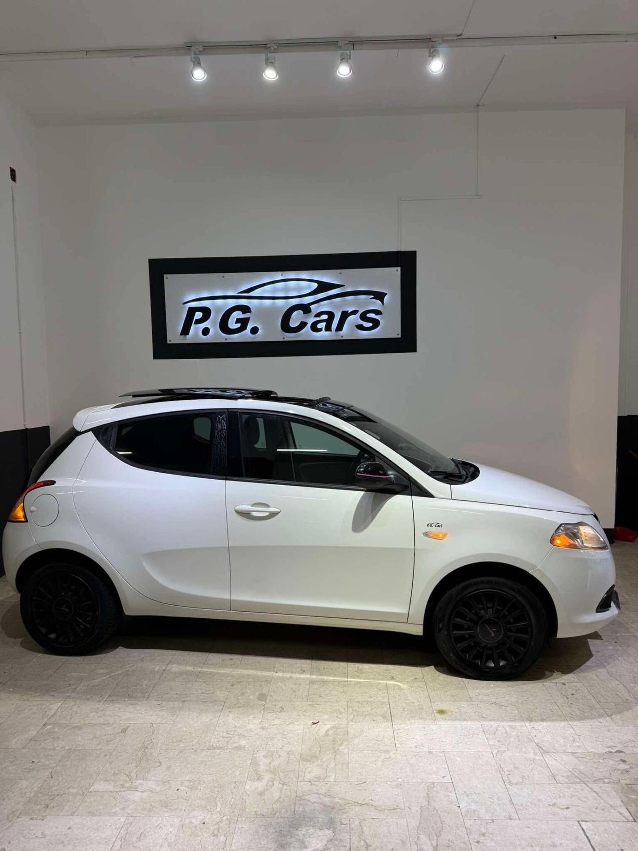 Lancia Ypsilon 1.2 69 CV london Paris