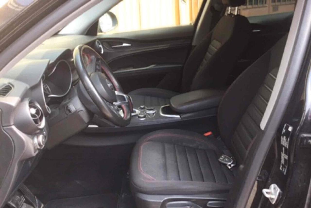 Alfa Romeo Stelvio 2.2 Turbodiesel 190 CV AT8 RWD Executive