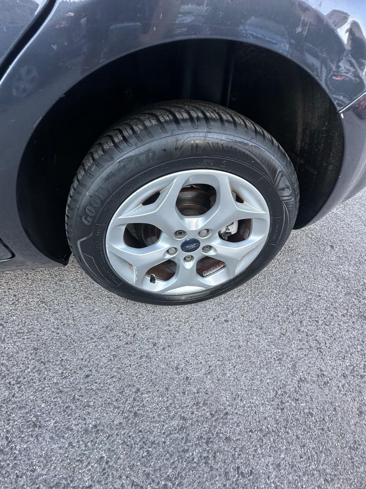 Ford Focus 1.6 (115CV) 5p. Bz.- GPL Titanium