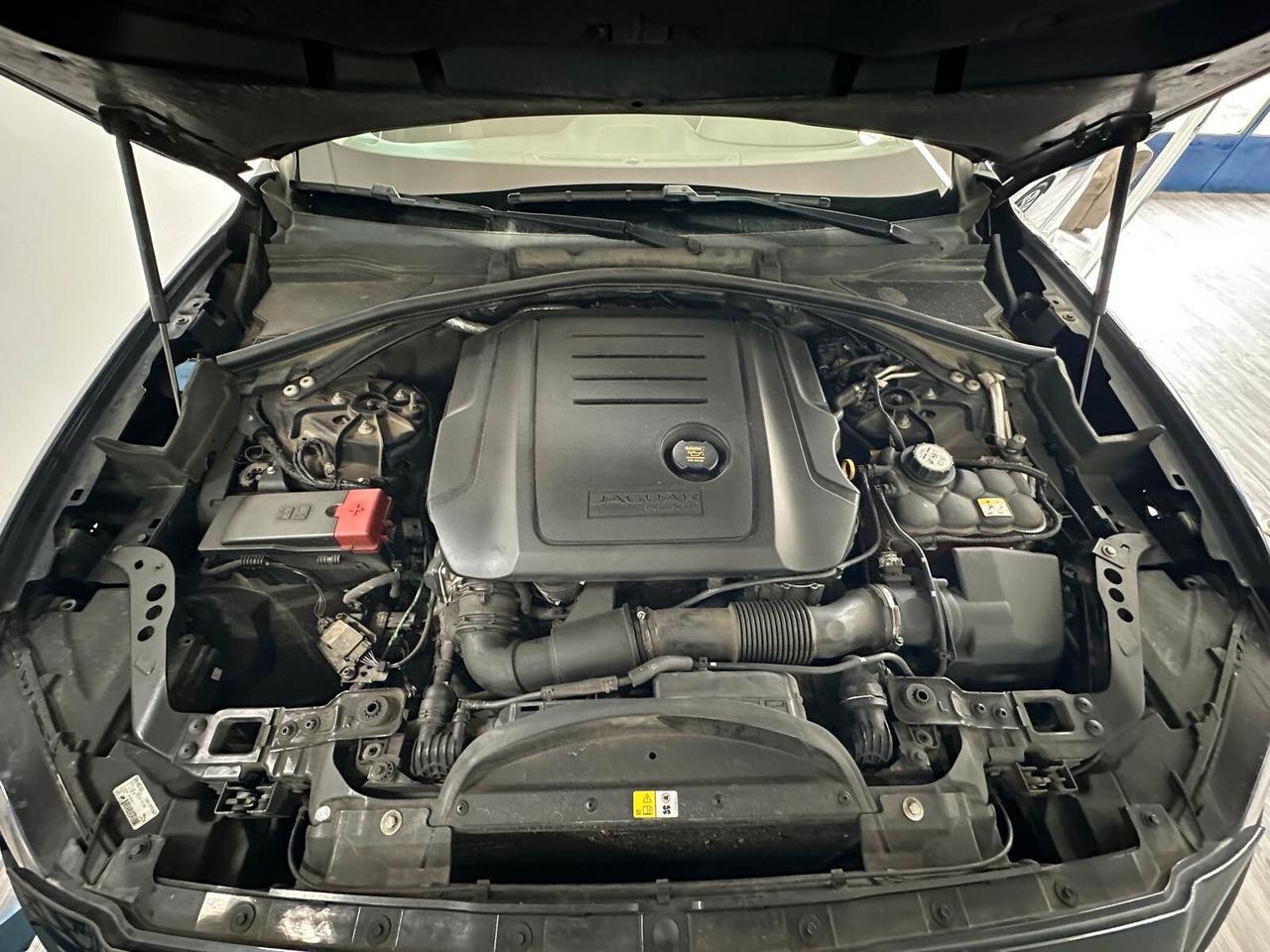 Jaguar F-Pace 2.0 D 180 CV AWD aut. R-Sport