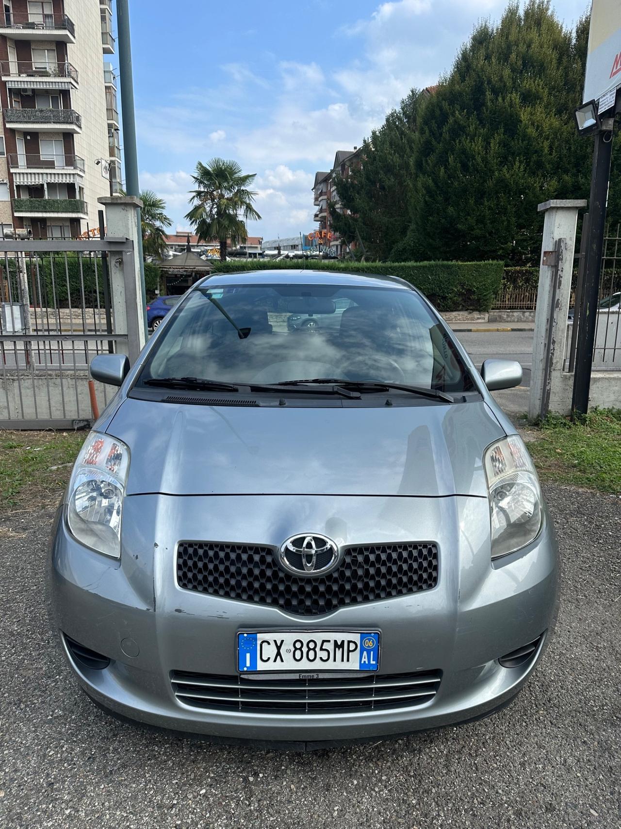 Toyota Yaris 1.0 3 porte Sol