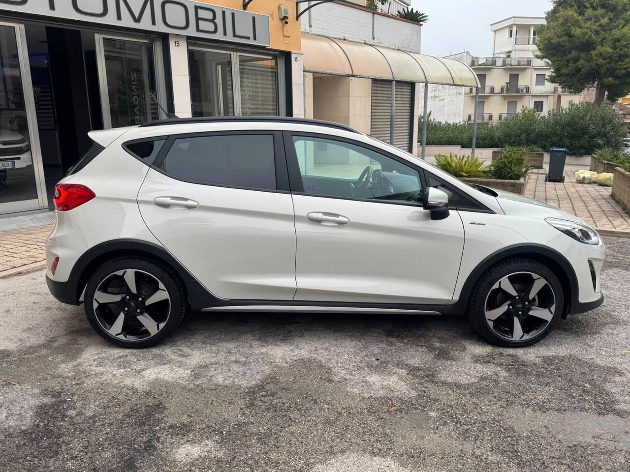 FORD FIESTA 1.5 TDCI 85 CV. NAVI+CERCHI+BIXENO