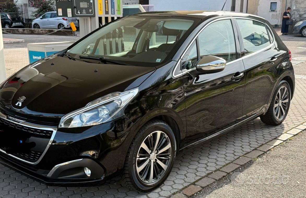 Peugeot 208 1.0 Puretech CV 82 5 porte allure