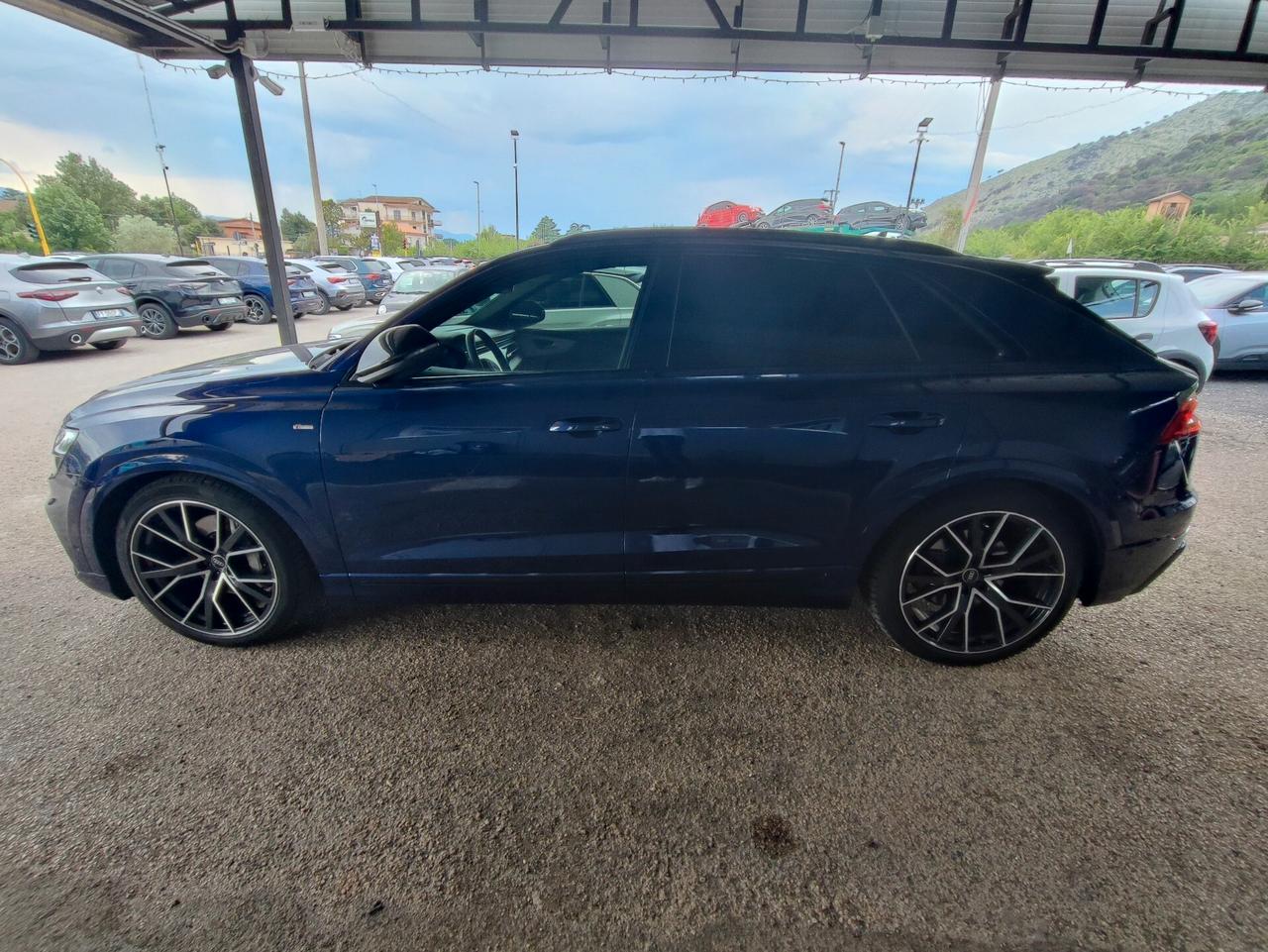 Audi Q8 55 TFSI quattro tiptronic Sline Plus