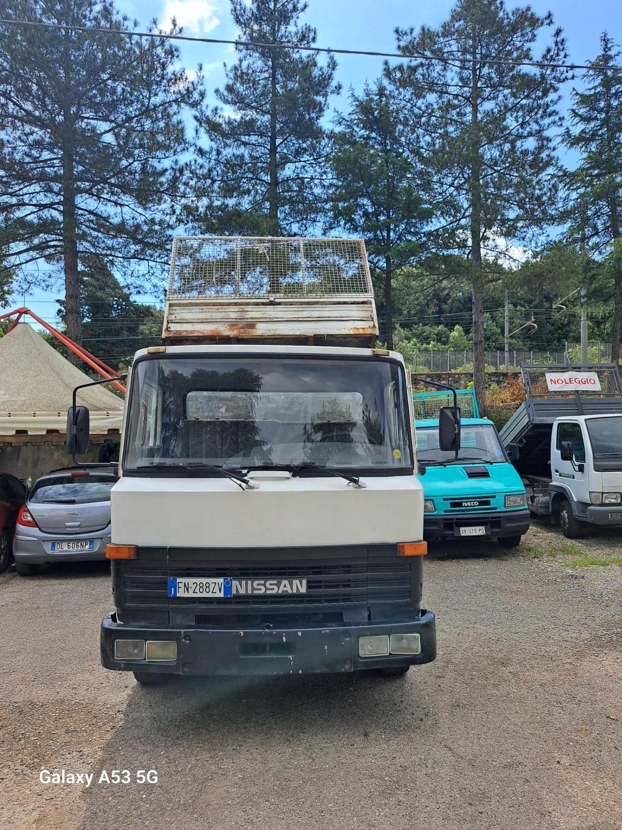 Nissan L-35 ribaltabile trilaterale patente b