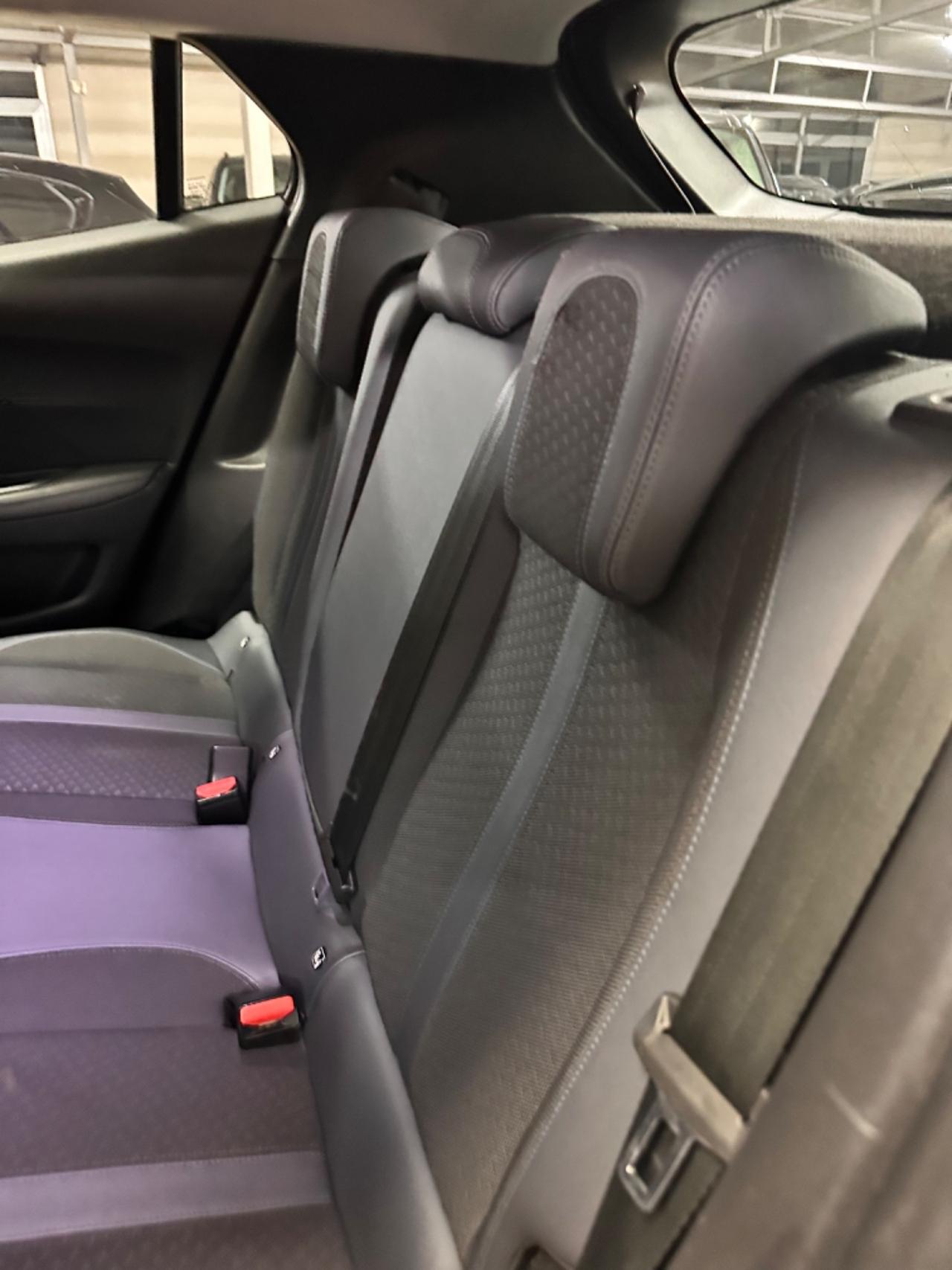 Peugeot 2008 BlueHDi 130 S&S EAT8 Allure Navi Pack