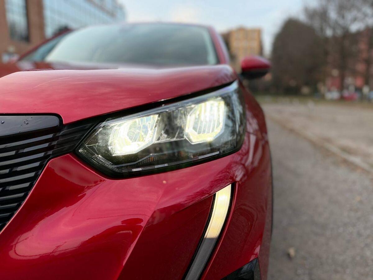 Peugeot 2008 1.2 Active s&s 130cv CINGHIA SOSTITUITA !