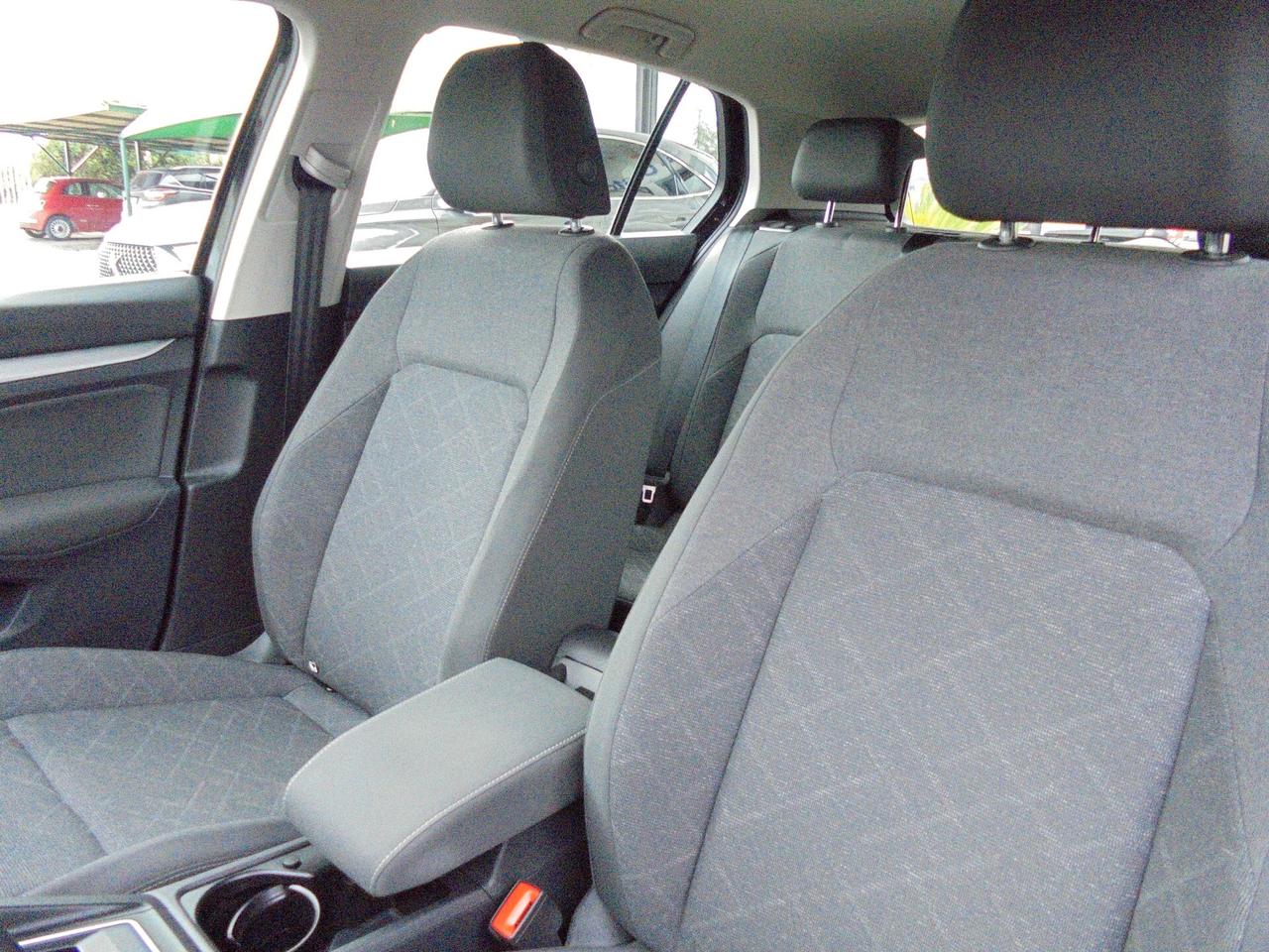 Volkswagen Golf 1.0 eTSI EVO DSG Life