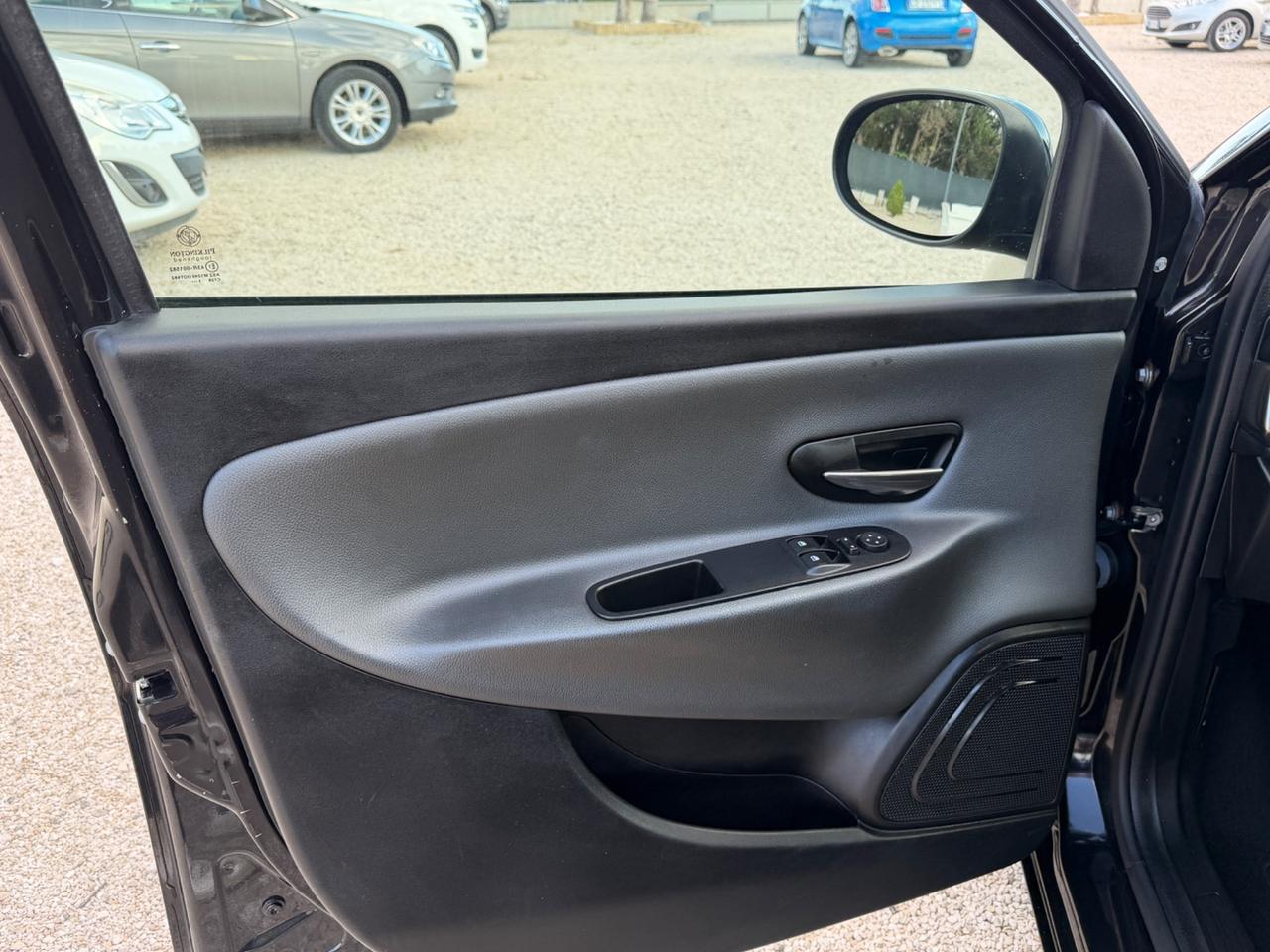 Lancia Ypsilon 1.2 69 CV 5 porte S&S Gold