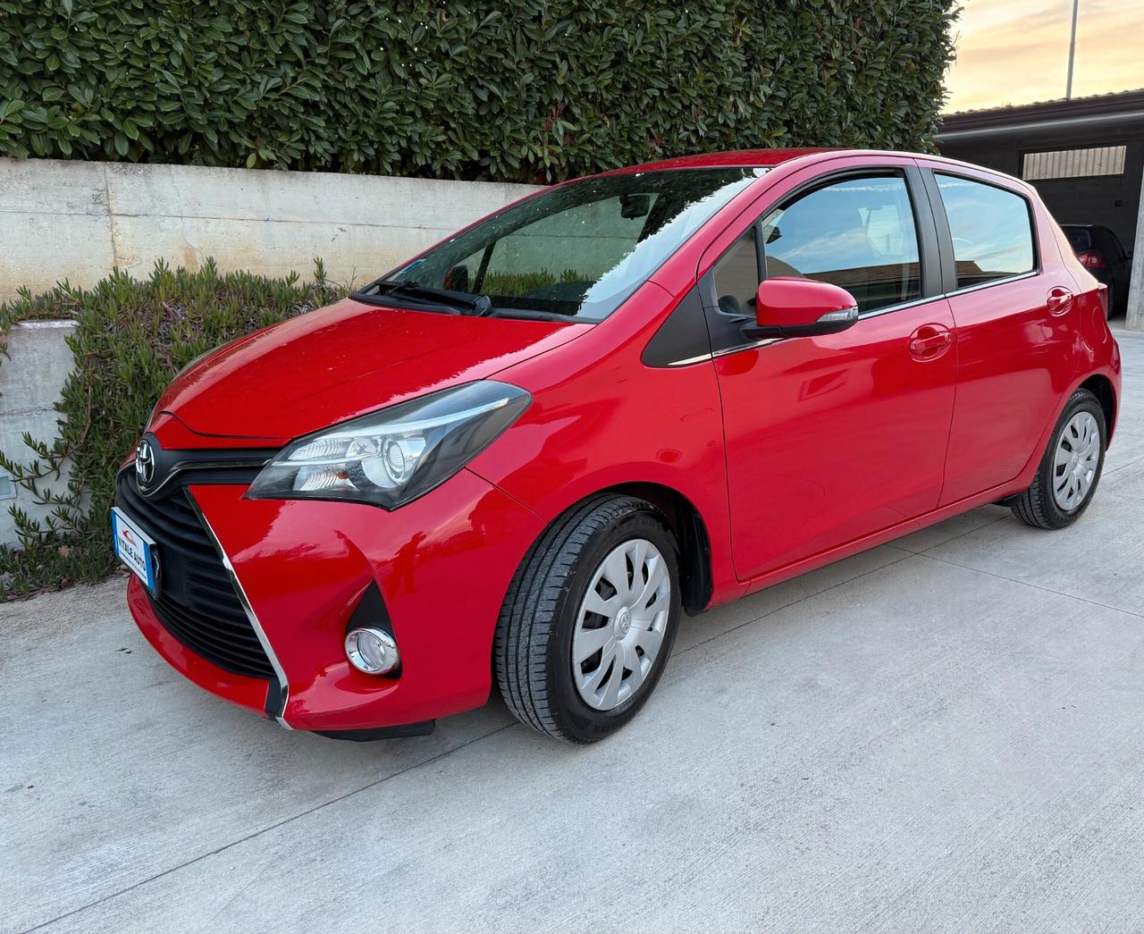 oyota Yaris 1.0 Benzina Lounge 70 Cv adatta neopatentati