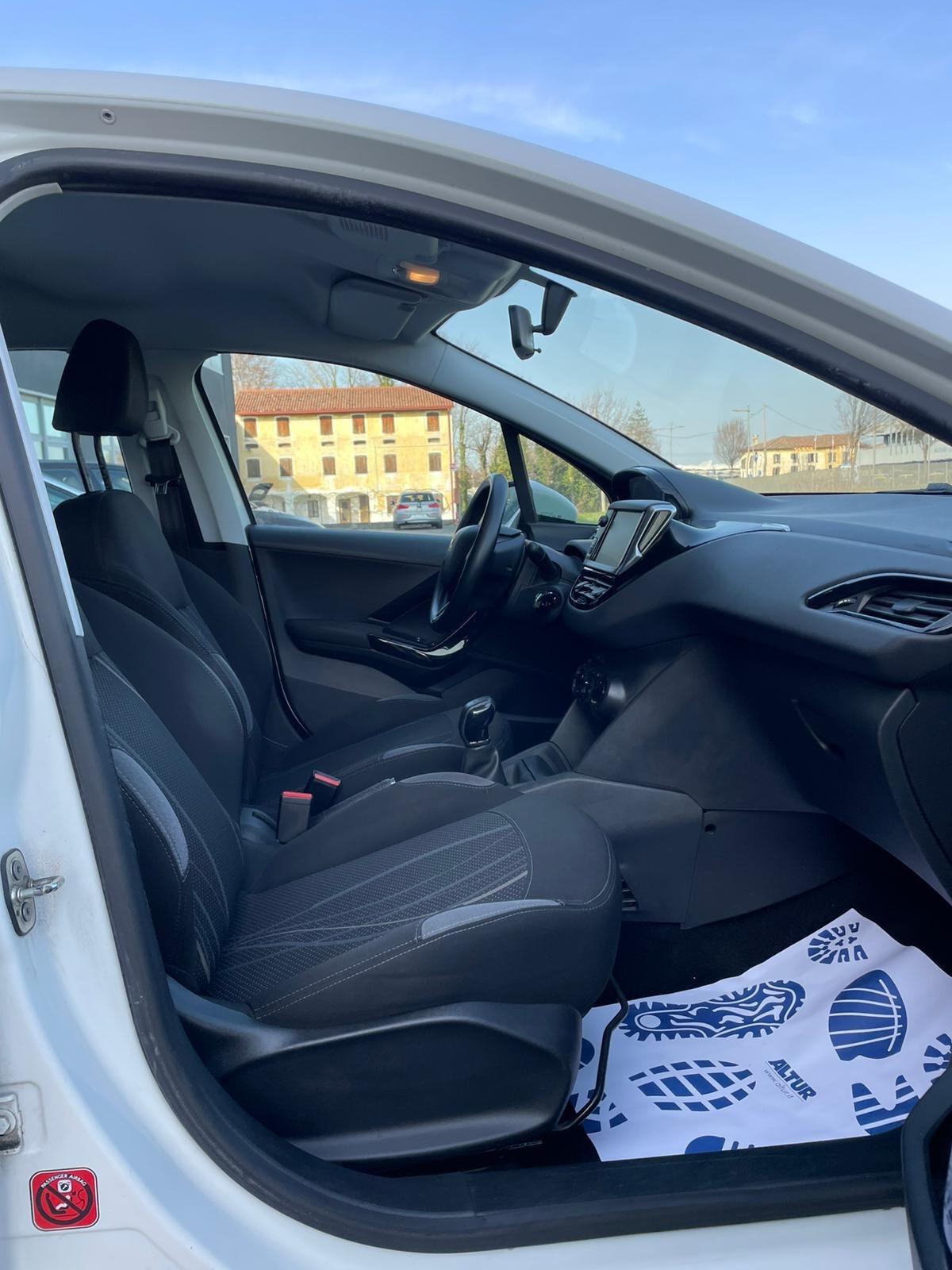 Peugeot 208 1.2 Neopatentati Finanziabile