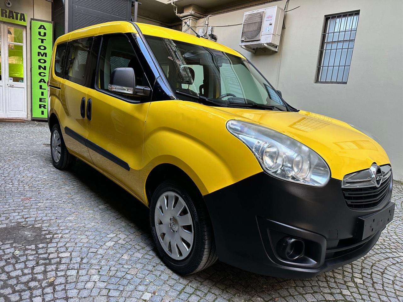 Opel Combo 1.4 (7 POSTI) - No Blocco del Traffico