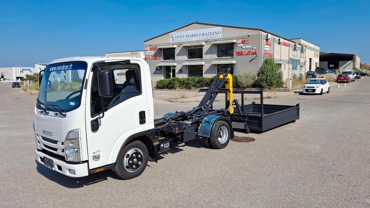 Isuzu M21 ISUZU M21 T ALLESTIMENTO SCARRABILE PALFINGER