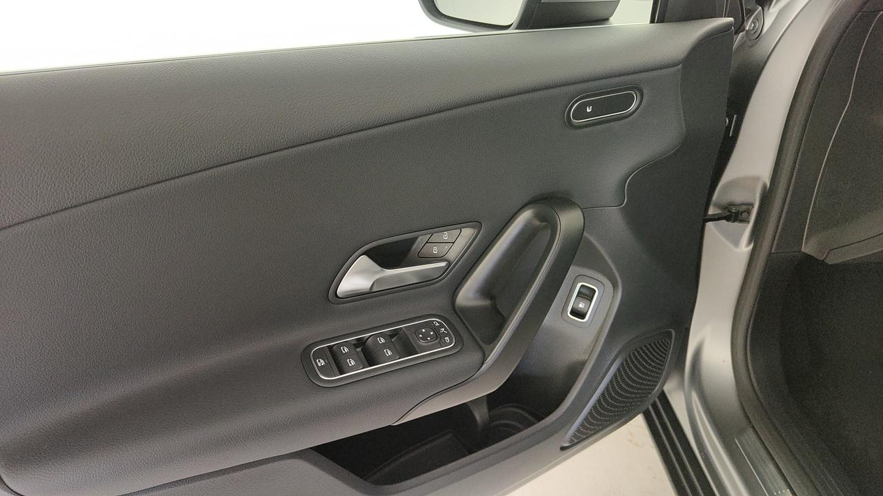 Mercedes-Benz A 250 e con tecnologia ibrida EQ