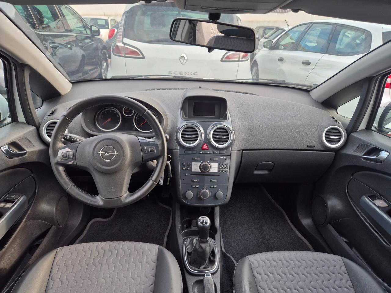 Opel Corsa 1.4 16V 5 porte Cosmo PARI NUOVO!!!!
