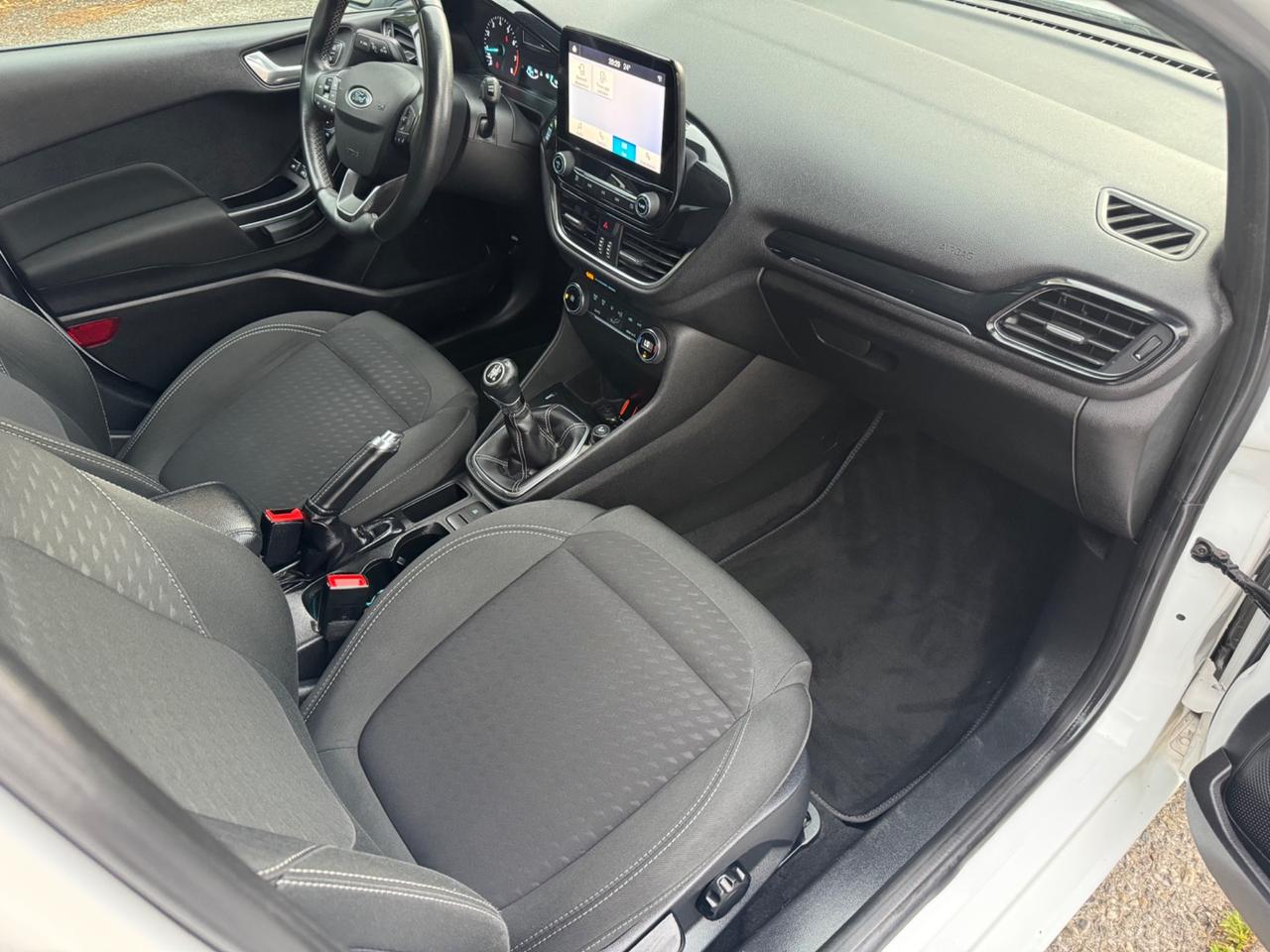 Ford Fiesta 1.1 benzina idonea ai neopatentati