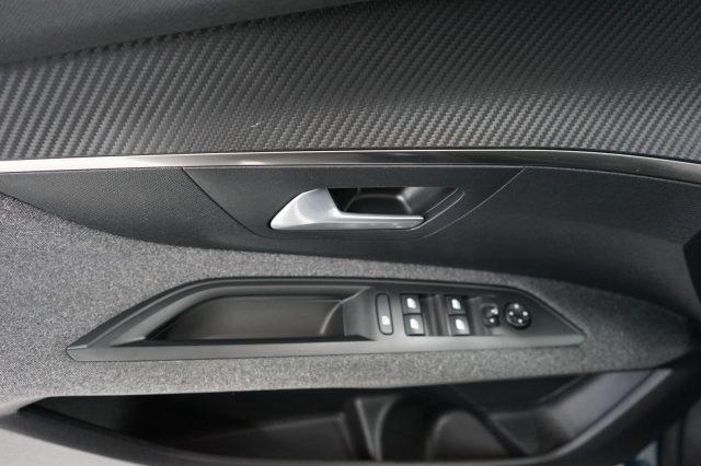 PEUGEOT 3008 BlueHDi 130 S&S EAT8 Active Business