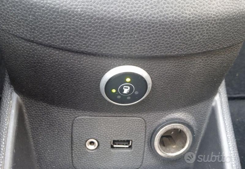 Ford Fiesta Fiesta 5p 1.4 16v + Gpl