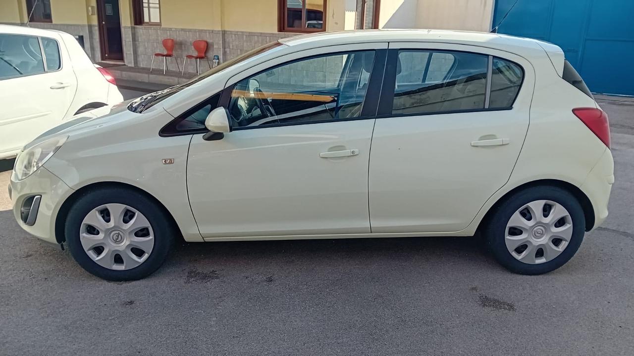 Opel corsa 5P-1.2 gpl-full-2012