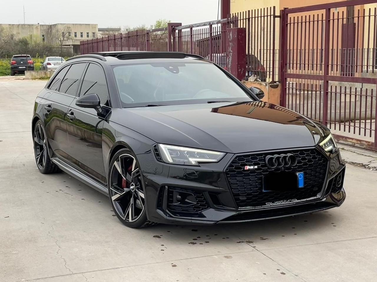 Audi rs4 2.9 530 hp total black strafull