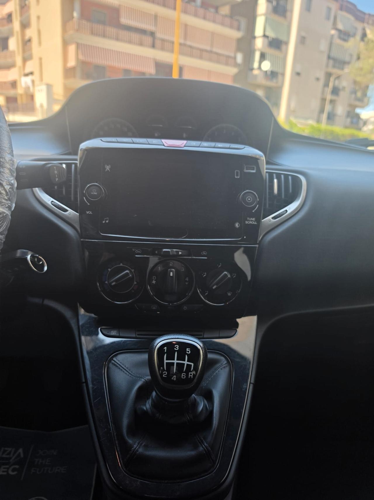 Lancia Ypsilon 1.0 FireFly 5 porte S&S Hybrid Gold