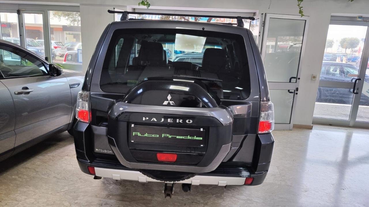 Mitsubishi Pajero 3.2 DI-D 16V aut. 5p. Intense 7 Posti Gancio Traino