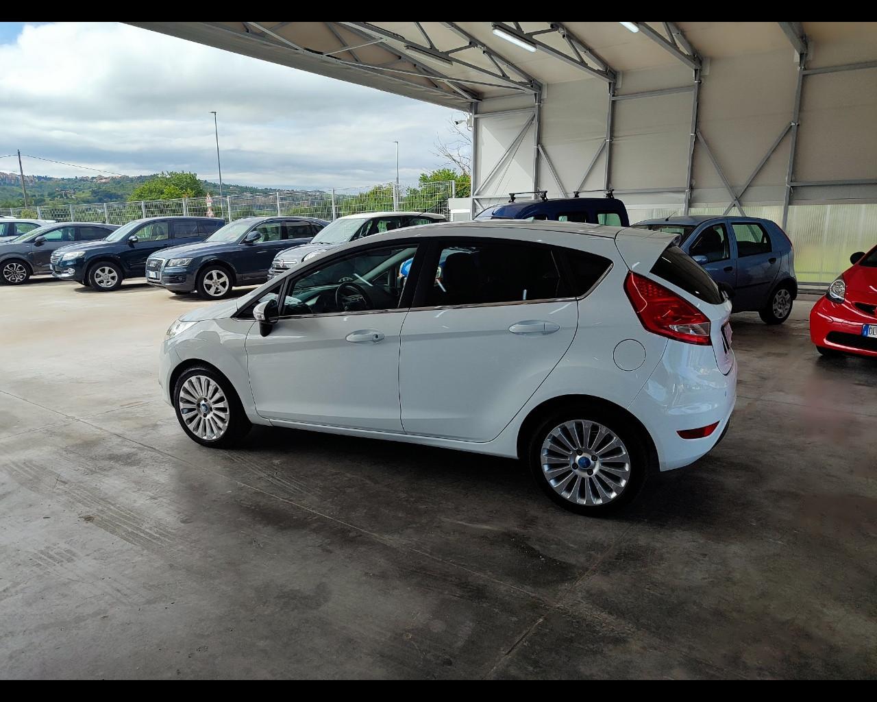 FORD Fiesta 6ª serie - Fiesta 1.4 5 porte Bz.- GPL Titanium