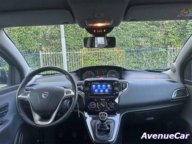 LANCIA Ypsilon hybrid Gold ADATTA A NEOPATENTATI PREZZO REALE