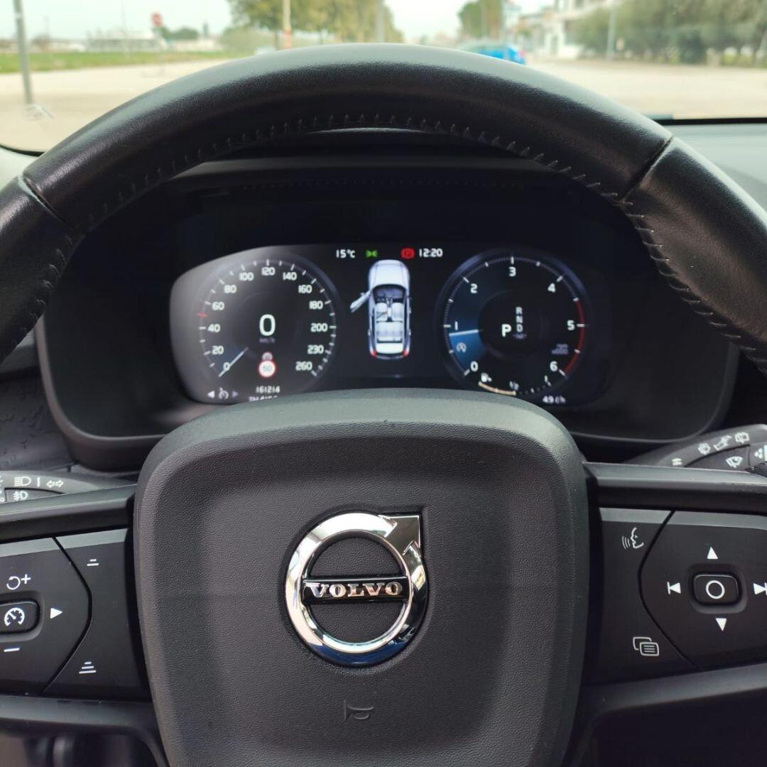 Volvo XC40 D4 AWD Geartronic Momentum