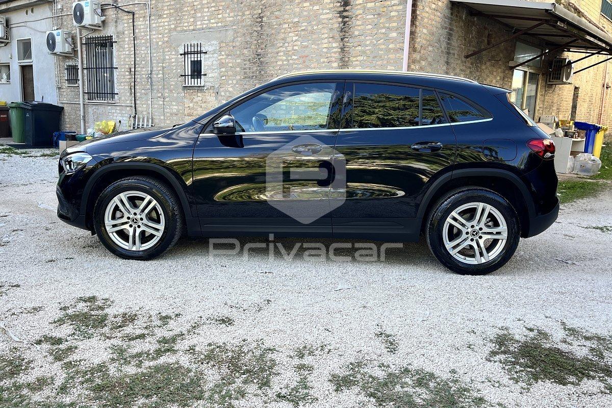 MERCEDES GLA 180 d Automatic Business