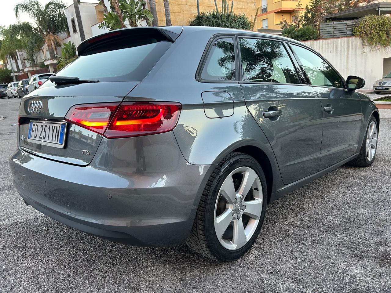 Audi A3 SPB 1.6 TDI Sport strafull!!!