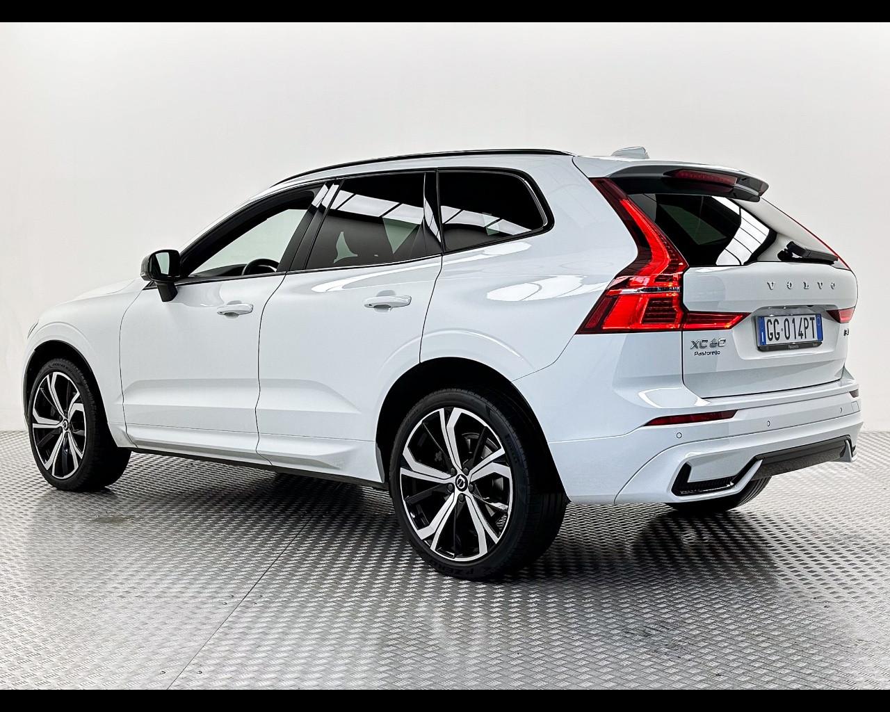 VOLVO XC60 B4 (d) AWD automatico Plus Dark