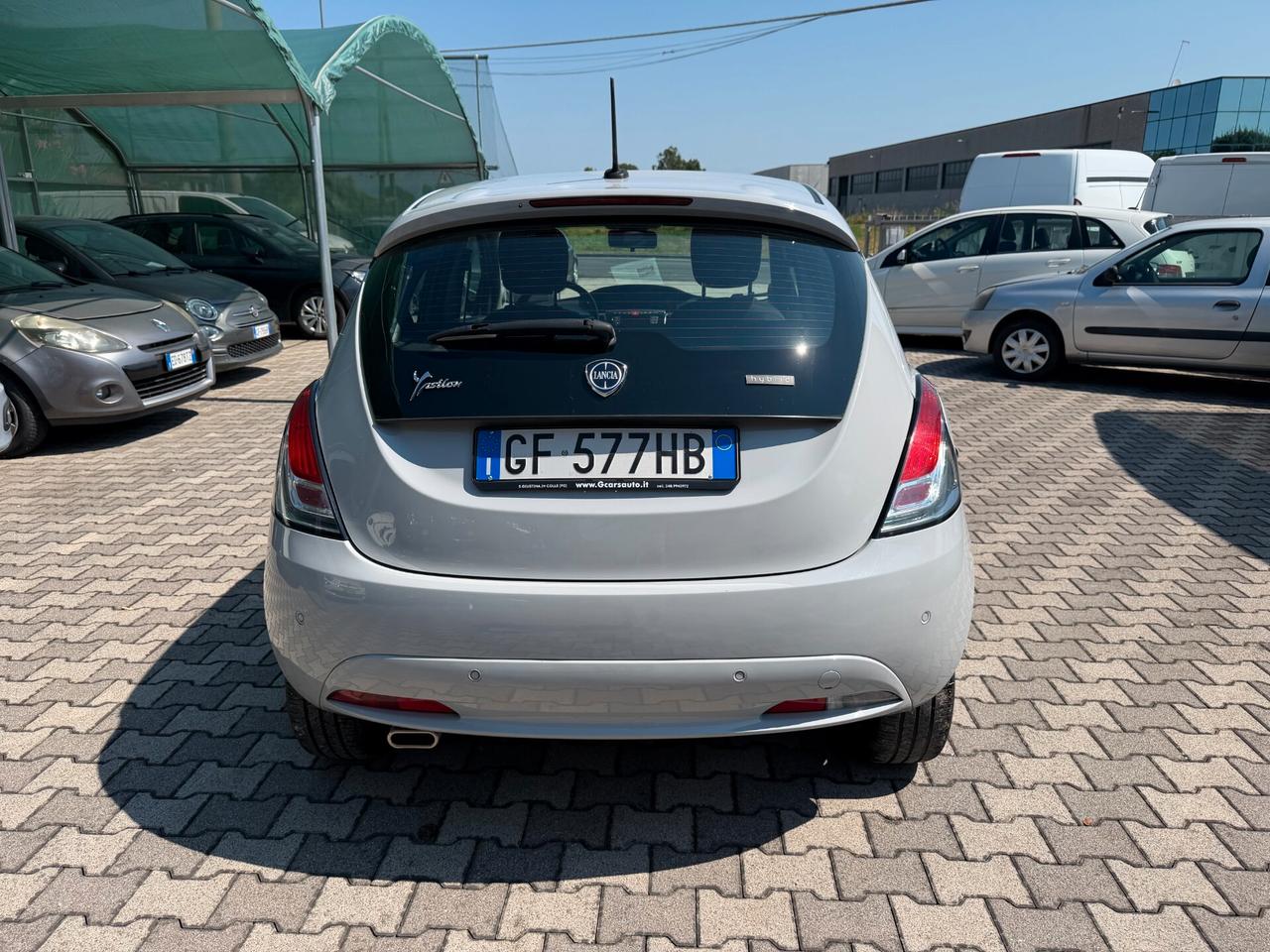 Lancia Ypsilon 1.0 FireFly 5 porte S&S Hybrid Ecochic Gold
