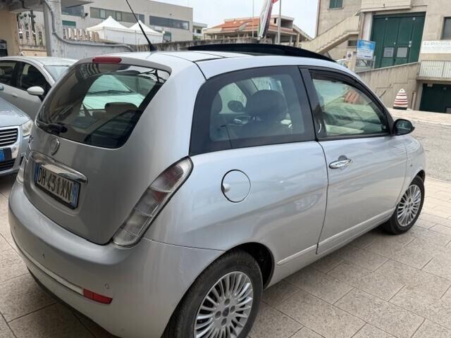 Lancia Ypsilon 1.4 16V Platino