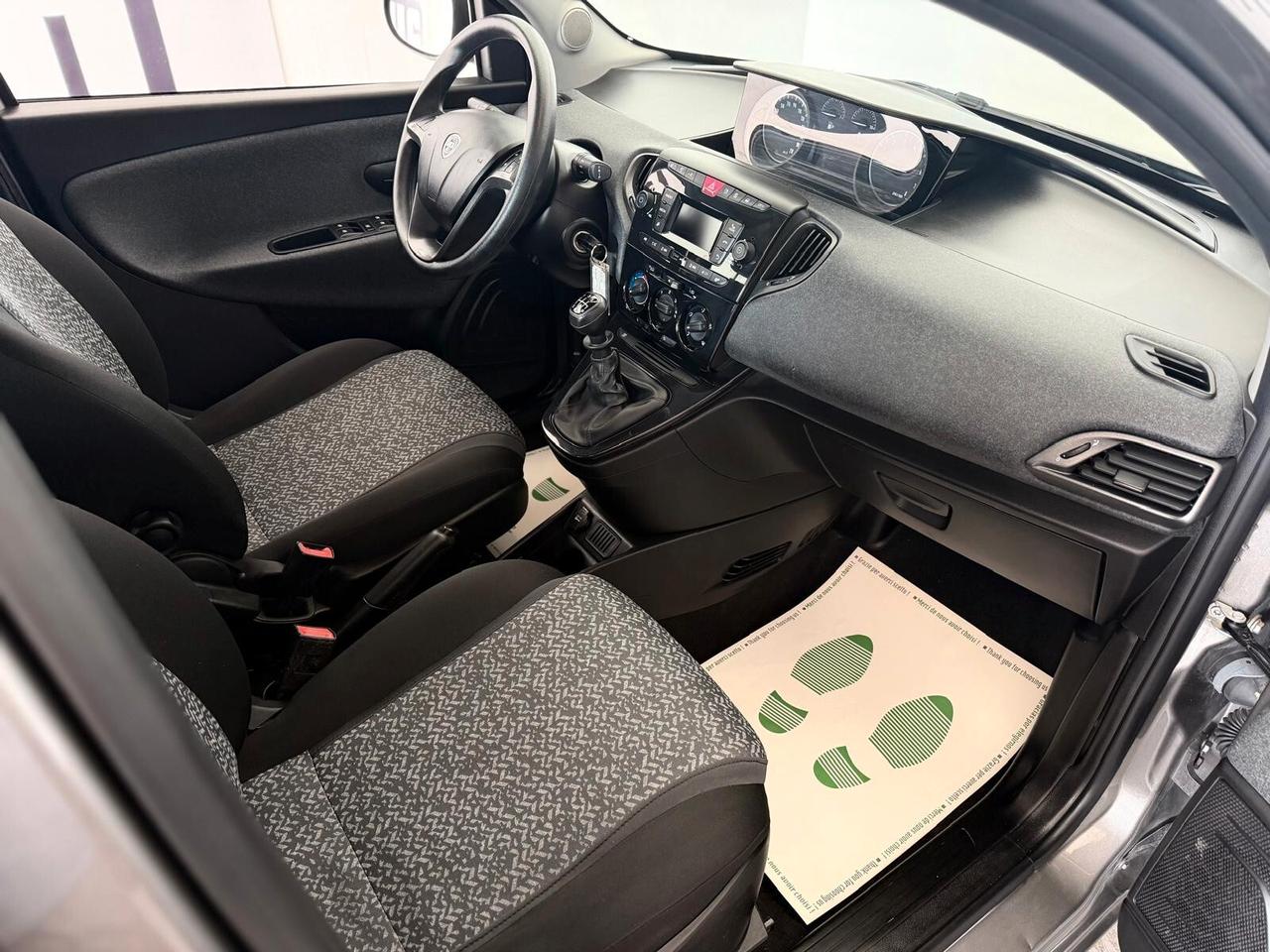 Lancia Ypsilon 5 porte Hybrid Silver