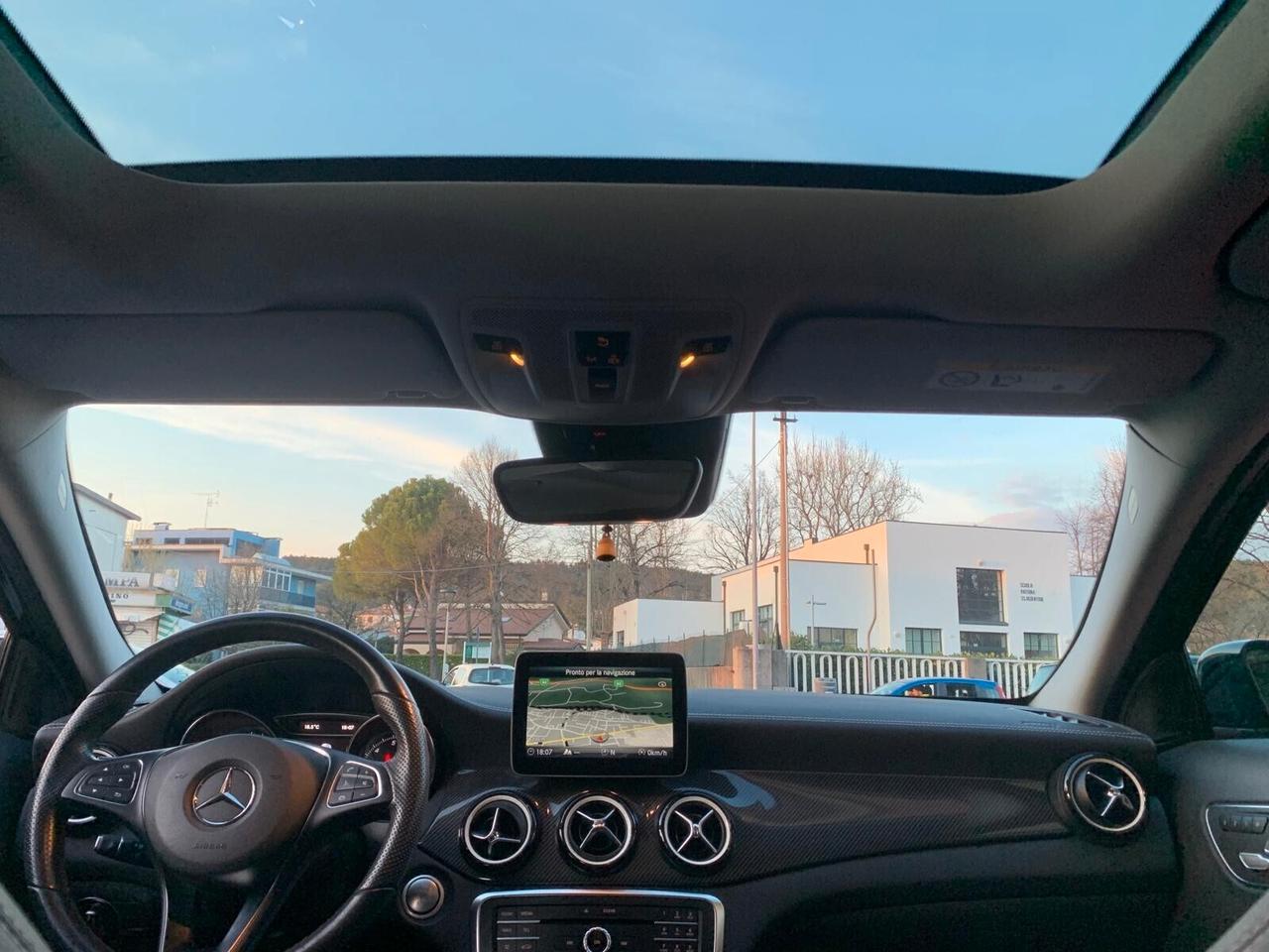 Mercedes-benz GLA 180 Premium Night Edition Tetto Full