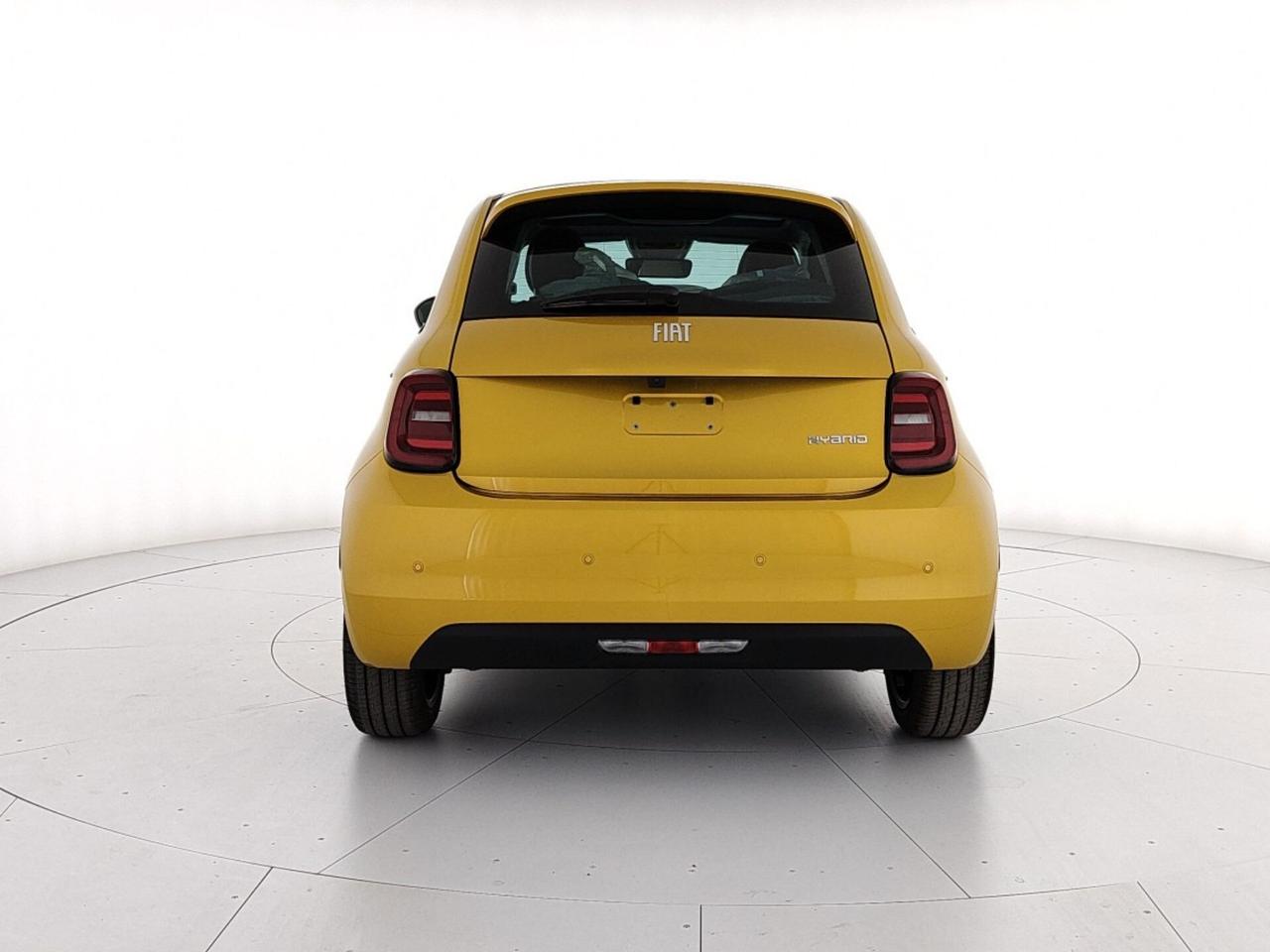 Fiat 500 Berlina Hybrid La Prima