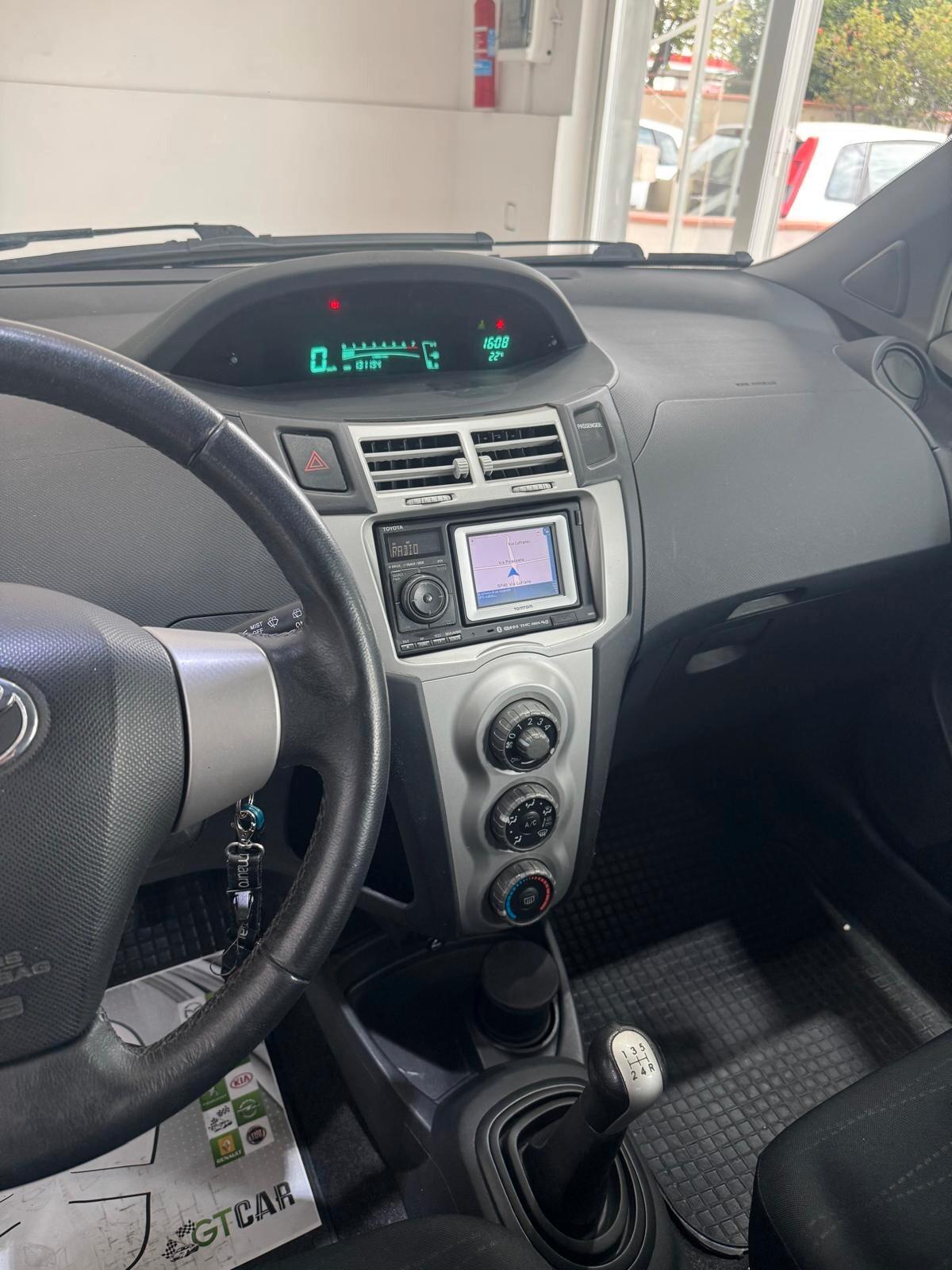 Toyota Yaris 1.0 5 porte