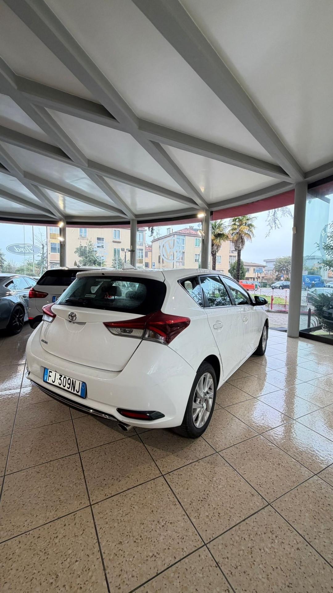 Toyota Auris 1.6 D-4D Business